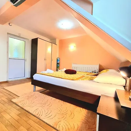 Two-floor Sunny In Centre Apartmán
