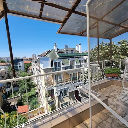Apartmán Two-floor Sunny In Centre Burgas City
