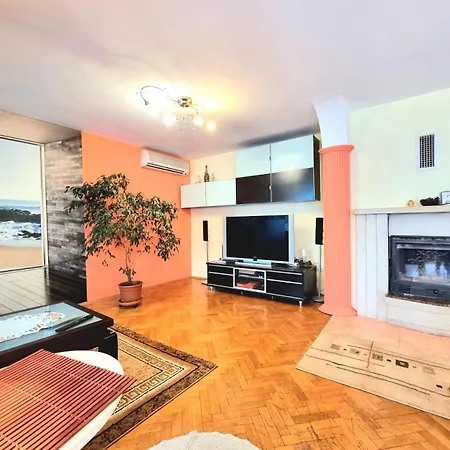 Apartmán Two-floor Sunny In Centre Burgas City