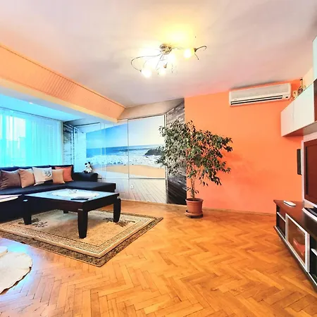 Apartmán Two-floor Sunny In Centre Burgas City